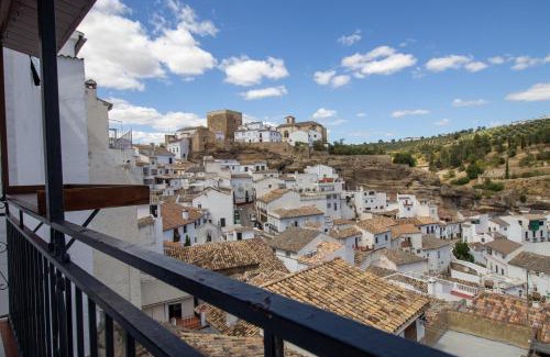 Setenil de las Bodegas House | La Casa de la Lela