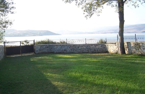 Retortillo Cottage | La Casa del Lago de Campoo. What a view! Ideal for families!