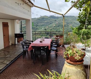 Diano Castello House | La casa di nonna Mary