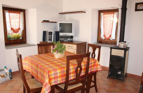 La Cretaz-Roisan Apartment | La casa di nonno "cien"