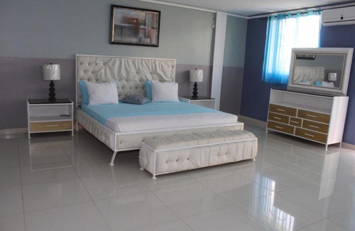 Mirebalais House | LA CASA guest house and bar