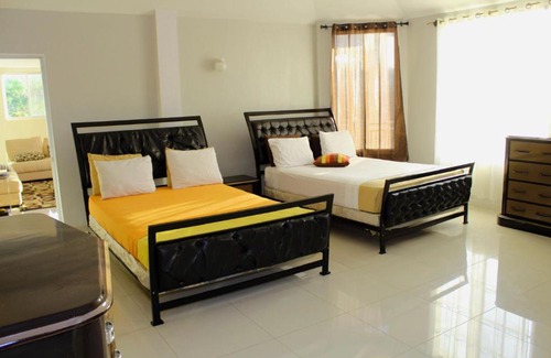 Mirebalais House | LA CASA guest house and bar