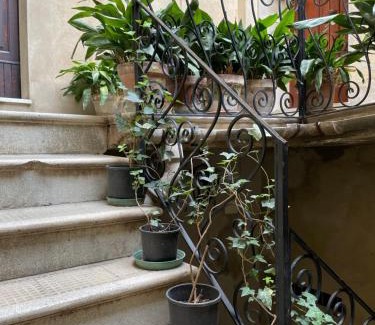 Enna Apartment | La casa sulla piazza (Historic apartment)