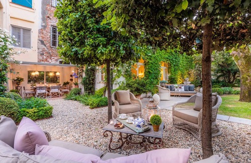 Lucca Historical Center Apartment | LA CASINA Luxury Home inside the Walls of Lucca with Garden, A/c, Wifi