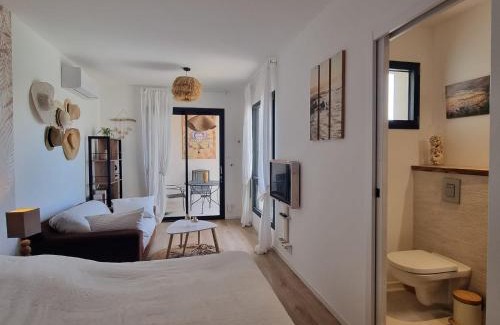 Aigues-Mortes Bed & Breakfast | La Chambre Côté Piscine