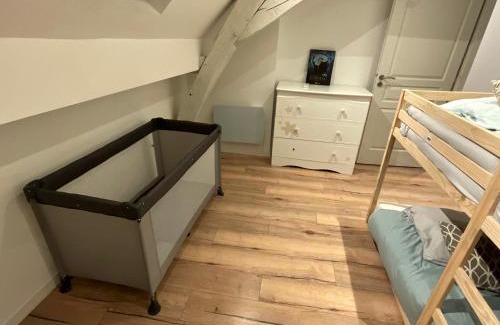 Sennecey-les-Dijon House | La chambre des petits voyageurs