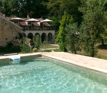 Saint-Loup-Geanges Bed & Breakfast | La chapelle du Domaine