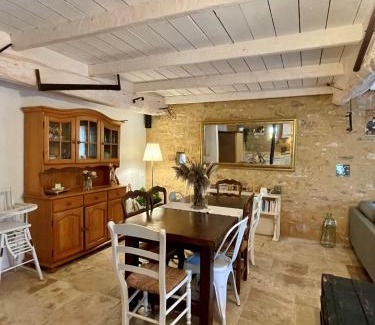 Saint-Aubin-de-Nabirat House | La Chartreuse de Tom