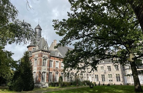 Fontaine-l'Eveque Hotel | La Ferme du Château - Luxury Suite