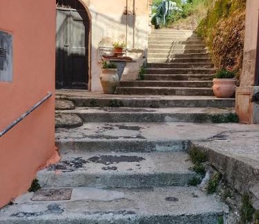 Precetto House | La finestra sulle colline