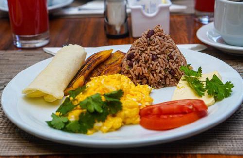 La Fortuna Bed & Breakfast | La Fortuna Lodge by Treebu Hotels