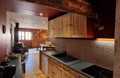 Abries House | La Frisanfave. Maison Ancienne au Cœur du Village. Spacieuse et Confortable