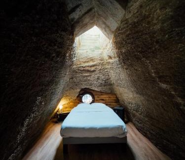 Doue-la-Fontaine House | La Galerie des voûtes oubliées