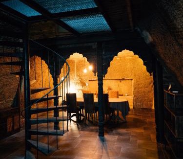 Doue-la-Fontaine House | La Galerie des voûtes oubliées