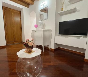 Vallerano House | la giraffa bianca