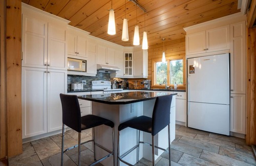 Notre-Dame-Des-Bois Cabin | La Grande Ourse | Hot Tub | Scenic View | Foosball