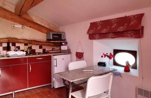 Apt Cottage | La Hulotte studio perched in Luberon