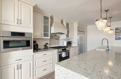 Beach Barber Tract House | La Jolla Panoramic Ocean Retreat with Rooftop