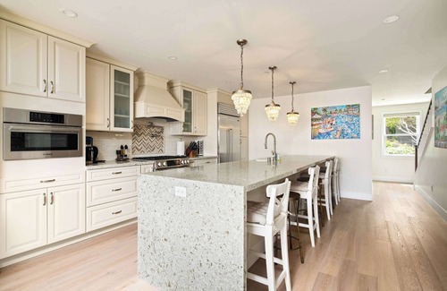 Beach Barber Tract House | La Jolla Panoramic Ocean Retreat with Rooftop