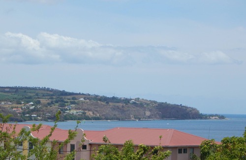 Saint-Pierre Apartment | La Kay Dédé, spacious apartment between sea and mountains