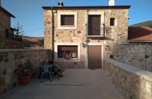 Hinojosa de la Sierra House | La Laguna