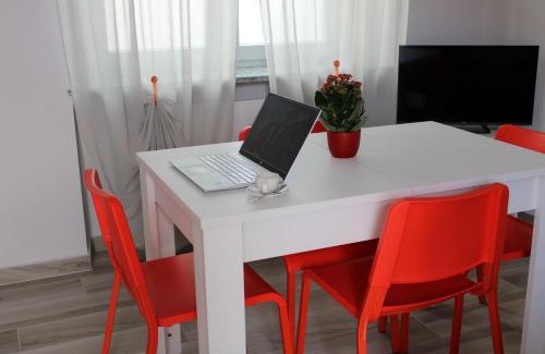 Somma Lombardo Apartment | La Luna Blu Malpensa appartamento Papaveri