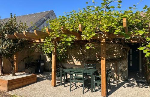 Jargeau House | La Maison Authentique - Maison de charme à seulement 5 mn de Saint Denis de l'Hôtel, 10 mn de Châteauneuf sur Loire et 20 mn d'Orléans