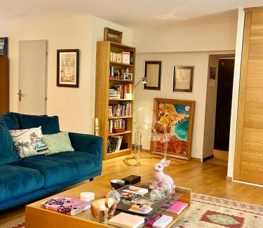 Molleges House | La maison bleue