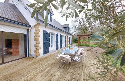 L'Hotellerie-de-Flee House | La Maison Bleue