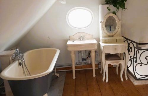 Viglain Bed & Breakfast | La Maisonnette de la Danasha