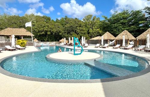 Grand-Bourg Apartment | La Marigalantine - Wifi, Piscine, Plage accessible à pied