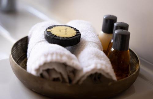 Saint-Samson-sur-Rance Bed & Breakfast | LA MEFFRAIS 1741 - Manoir d'hôtes avec Parking Privé - 3 minutes de Dinan