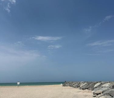 Dubai Apartment | La Mer 1BR Ocean View 4 Pax
