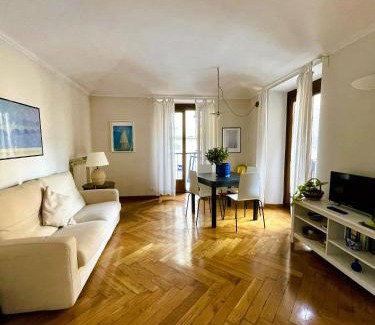 Historic Centre Apartment | La Mole davanti alla finestra!