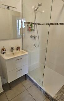 Valence Apartment | La Pépite du Centre Historique - 7 minutes à pied de la Gare - 1er étage - Netflix