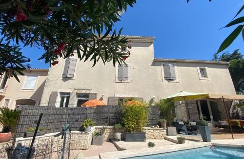 Saint-Saturnin-les-Avignon Bed & Breakfast | La Papaline de Caroline