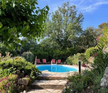 Saint-Antonin-du-Var Bed & Breakfast | La Parenthèse du Var - Chambre d'hôtes petits déjeuners inclus et terrasse ombragée