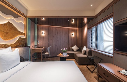 Hang Bac Hotel | La Passion Premium Cau Go Hotel