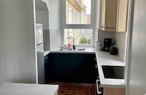 Luc-sur-Mer Apartment | - La Petite Baleine, Appt à 50m de la Plage -
