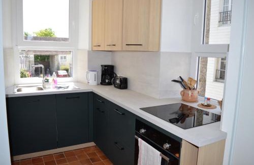 Luc-sur-Mer Apartment | La Petite Baleine, appt à 50m de la plage