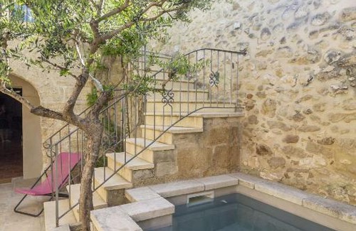 Saint-Hilaire-d'Ozilhan House | La Petite Baronne