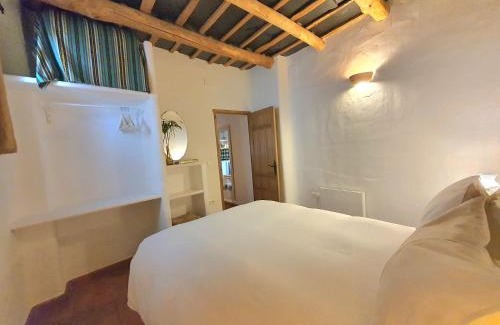 Portugos House | La Placeta Guesthouse