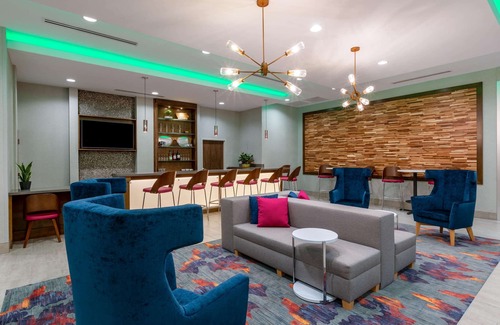 Altoona Hotel | La Quinta by Wyndham Altoona Des Moines