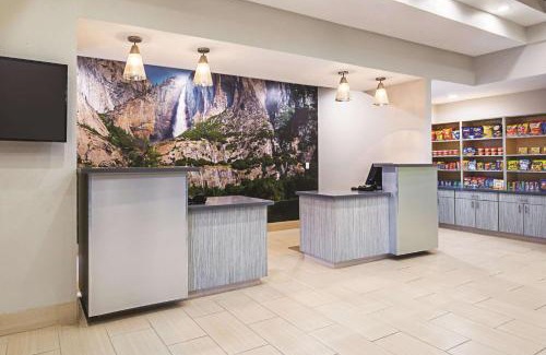 Fresno Hotel | La Quinta by Wyndham Fresno Northwest
