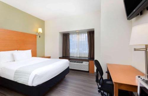 Tulare Hotel | La Quinta by Wyndham Tulare