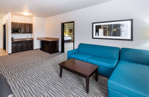Mount Pleasant Hotel | La Quinta Inn & Suites by Wyndham Mt. Pleasant