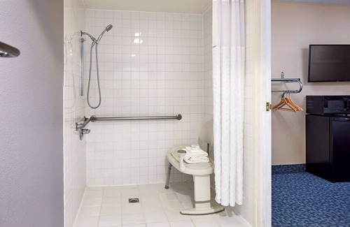 Newbury Park Hotel | La Quinta Inn & Suites by Wyndham Thousand Oaks-Newbury Park