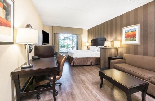 Edgewood Hotel | La Quinta Inn & Suites Bel Air I-95 Exit 77A