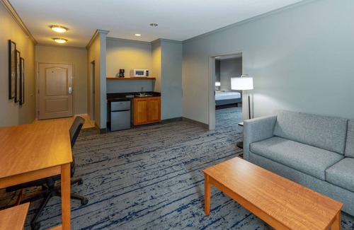 Bridgeport Hotel | La Quinta Inn & Suites by Wyndham Bridgeport