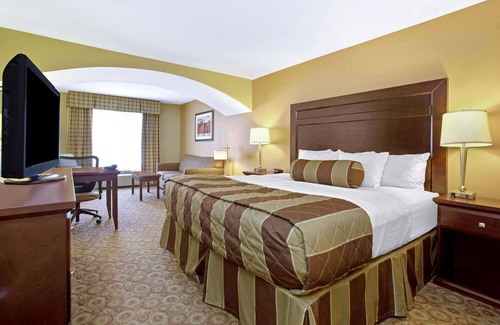 Dickinson Hotel | La Quinta Inn & Suites by Wyndham Dickinson